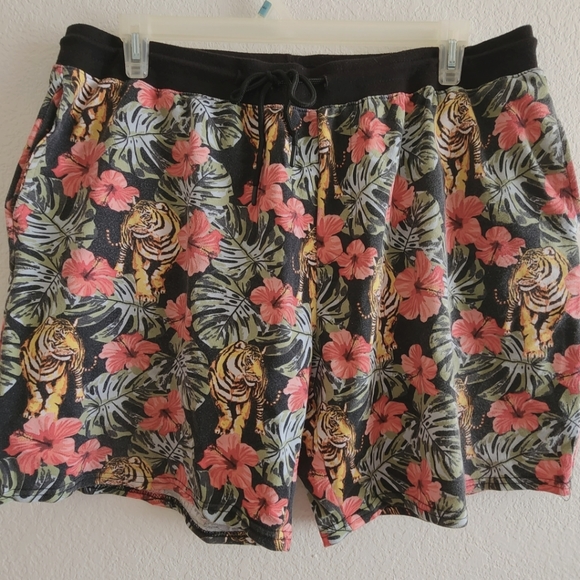 No Boundaries Faded Hawaii Shorts Plus Size 2XL - Picture 1 of 4